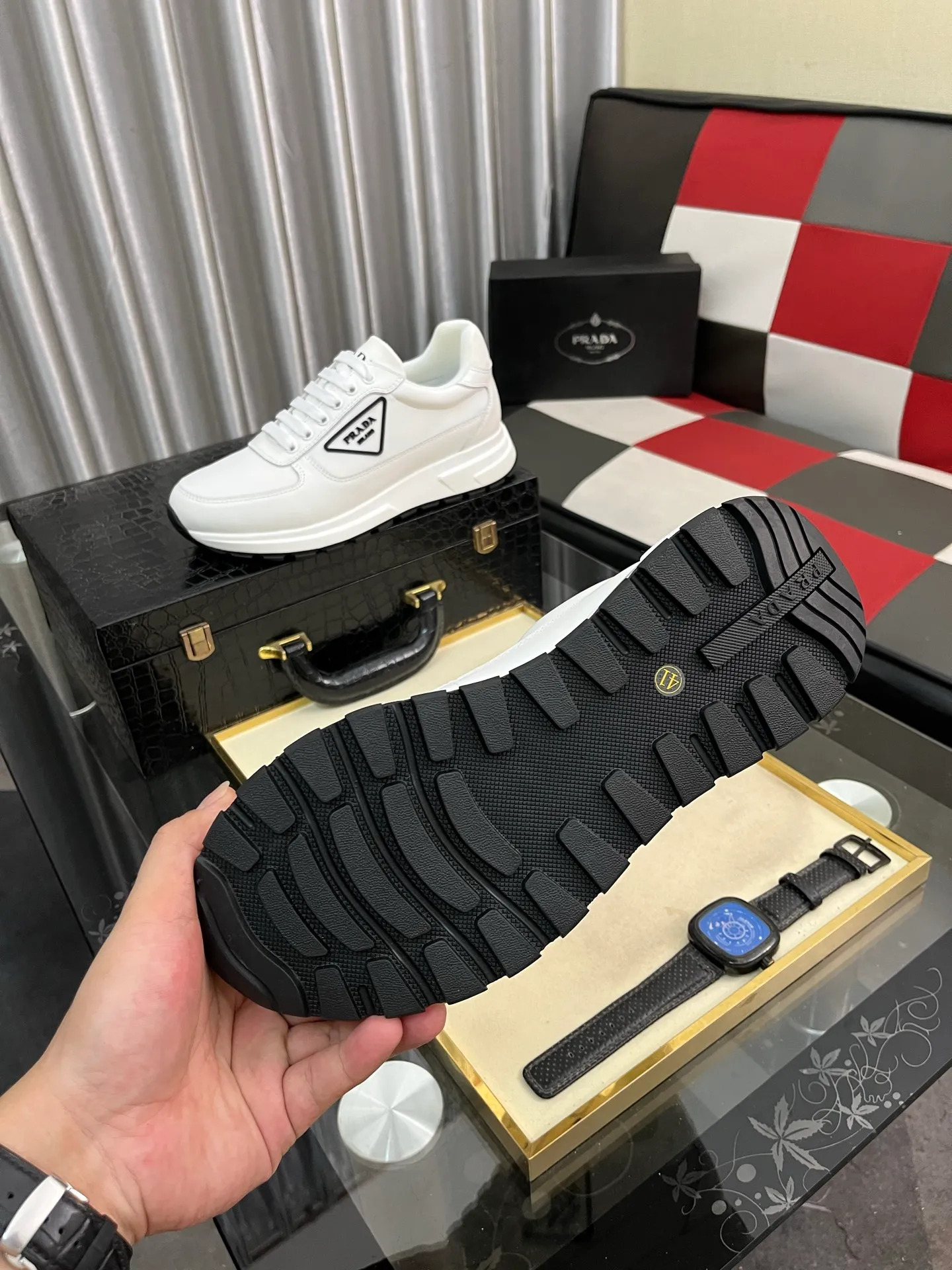 Men's shoes 💰420⌚️⌚️Prada•PRADA original quality.~ Unique modern style sneakers. 🏃A must-have casual shoe for trendy men😍😍 Original brand imported from Italy, imported original leather, sheep lining (refuses to discolor and grind feet) Sole: Original sole provided by the original factory, French lazy style design ⚠️Fit to the feet, original quality, super comfortable original sole. It’s like shooting the real thing🎬The real thing is better, high-quality sneakers Size: 38-444️⃣Colors available